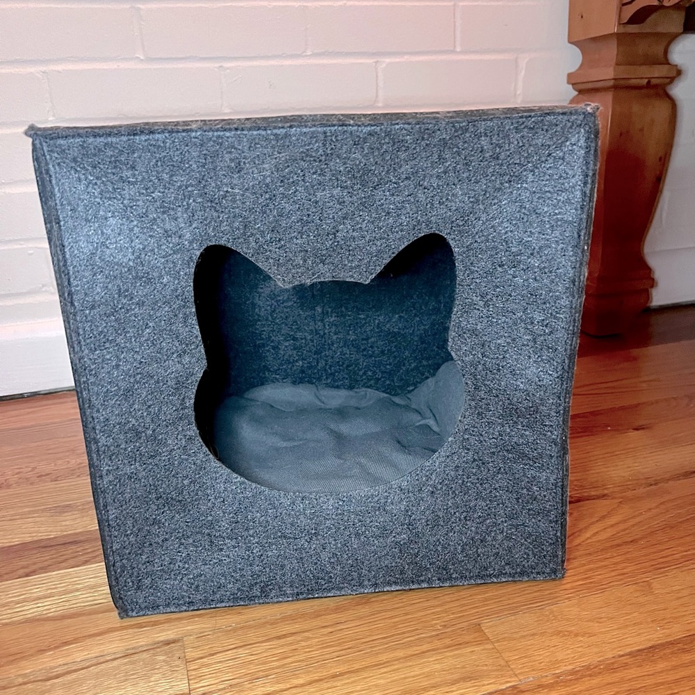 Collapsible Square Cave Cat Bed